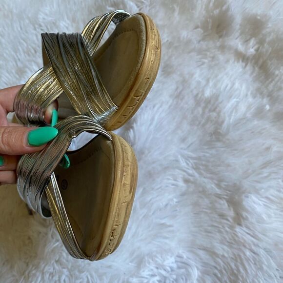 Patrizia by Spring Step Sandals Wedge NEW Silver Slip On Women’s Size 40 US 9 - Picture 8 of 8